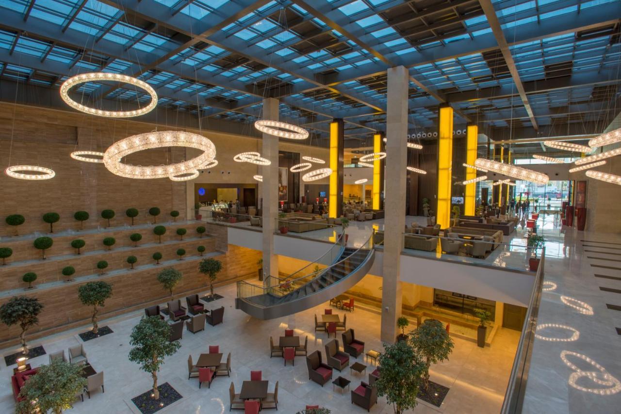 利雅得皇冠假日酒店 - Rdc酒店与会议中心 利雅德 外观 照片 The interior of the terminal