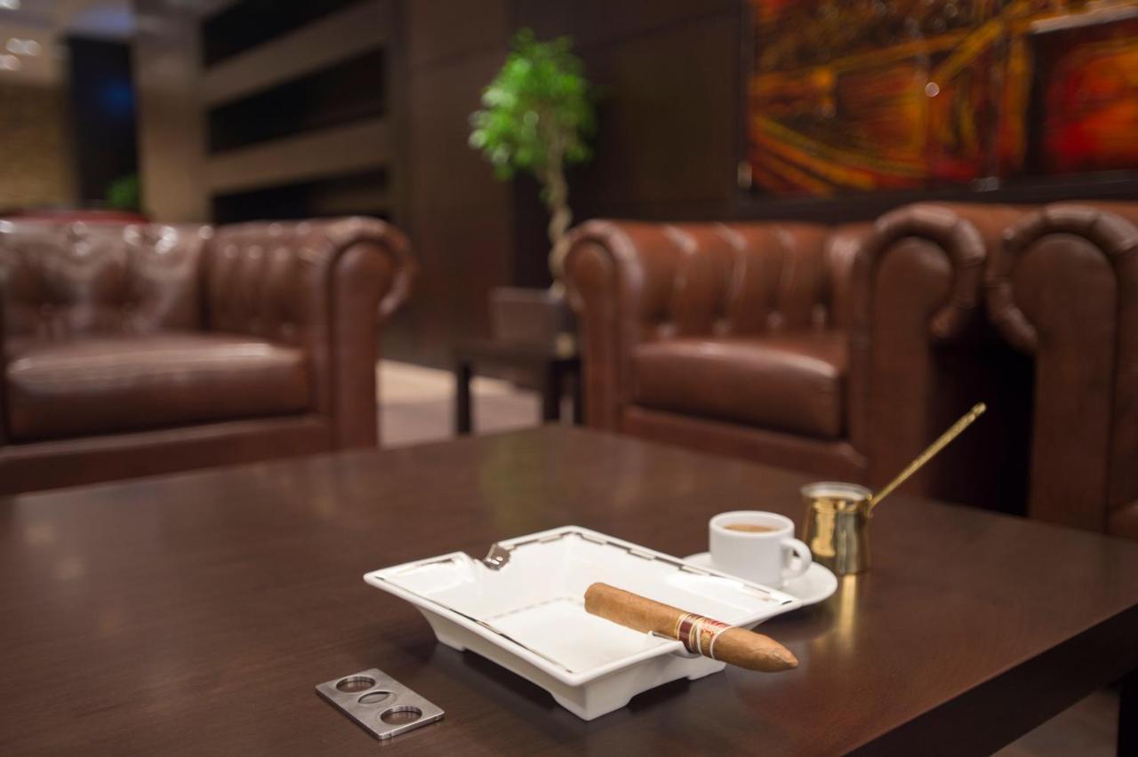 利雅得皇冠假日酒店 - Rdc酒店与会议中心 利雅德 外观 照片 A cigar ashtray