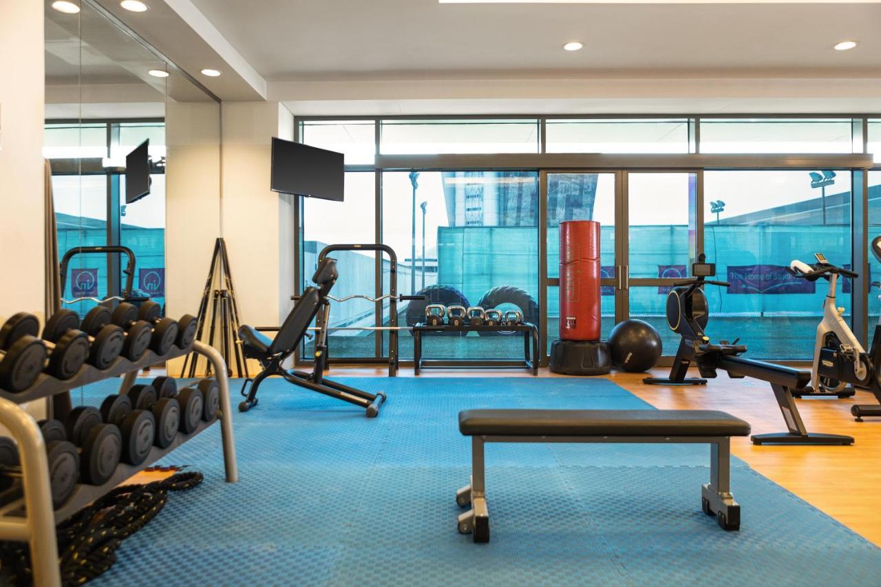 利雅得皇冠假日酒店 - Rdc酒店与会议中心 利雅德 外观 照片 The gym at the InterContinental London The O2