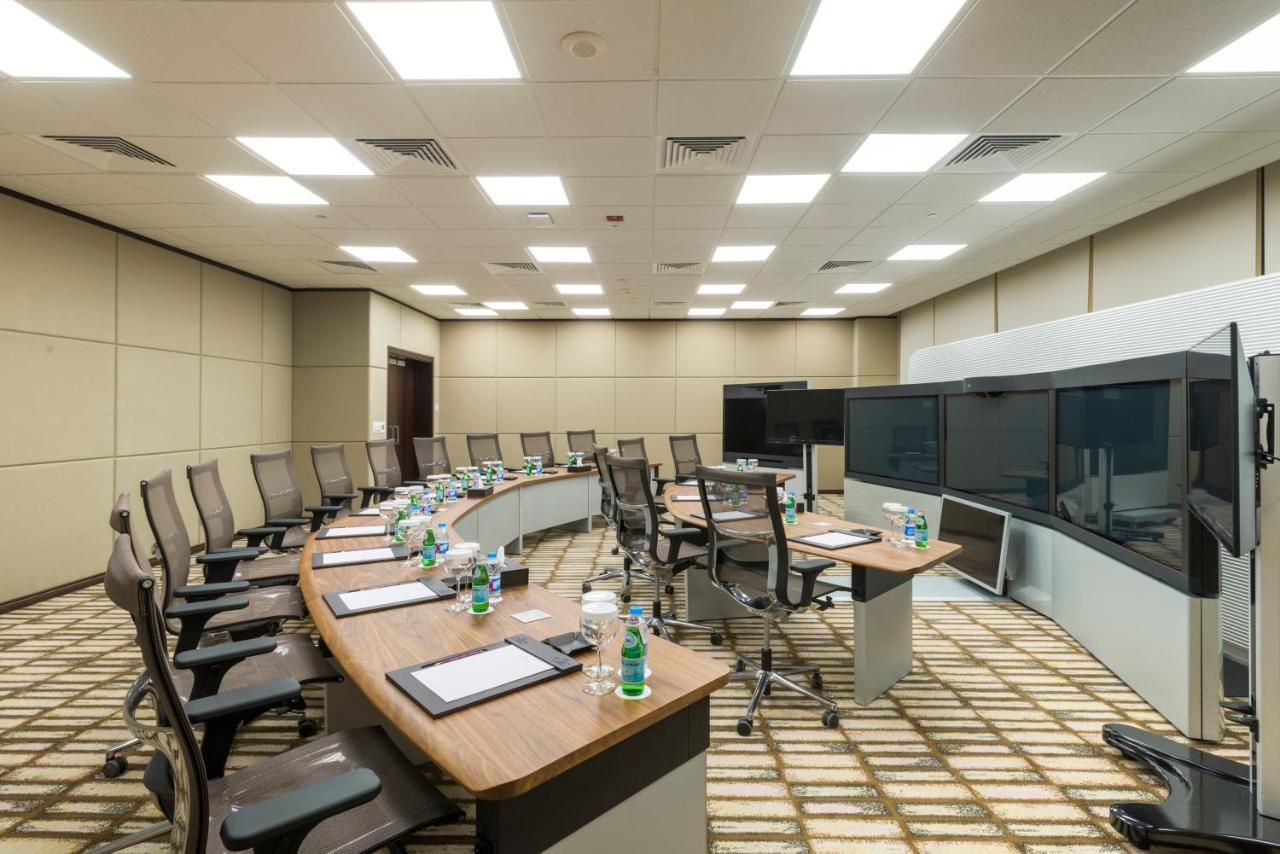 利雅得皇冠假日酒店 - Rdc酒店与会议中心 利雅德 外观 照片 Meeting room