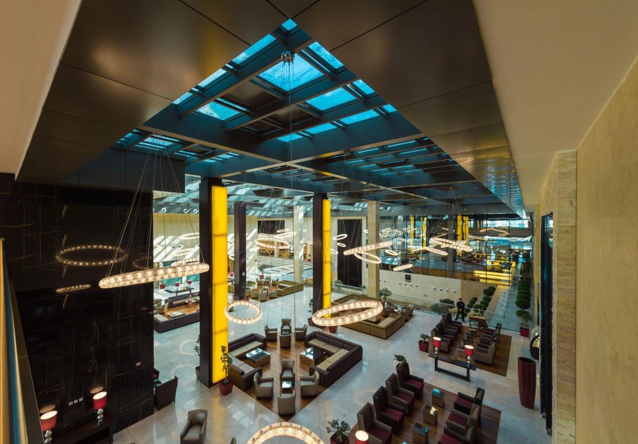 利雅得皇冠假日酒店 - Rdc酒店与会议中心 利雅德 外观 照片 The lobby of the hotel