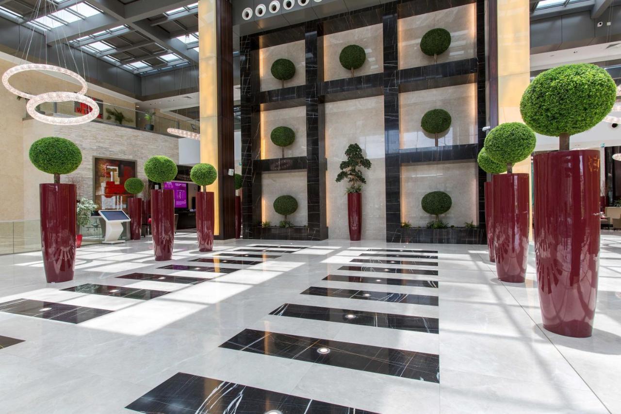 利雅得皇冠假日酒店 - Rdc酒店与会议中心 利雅德 外观 照片 Interior of the hotel