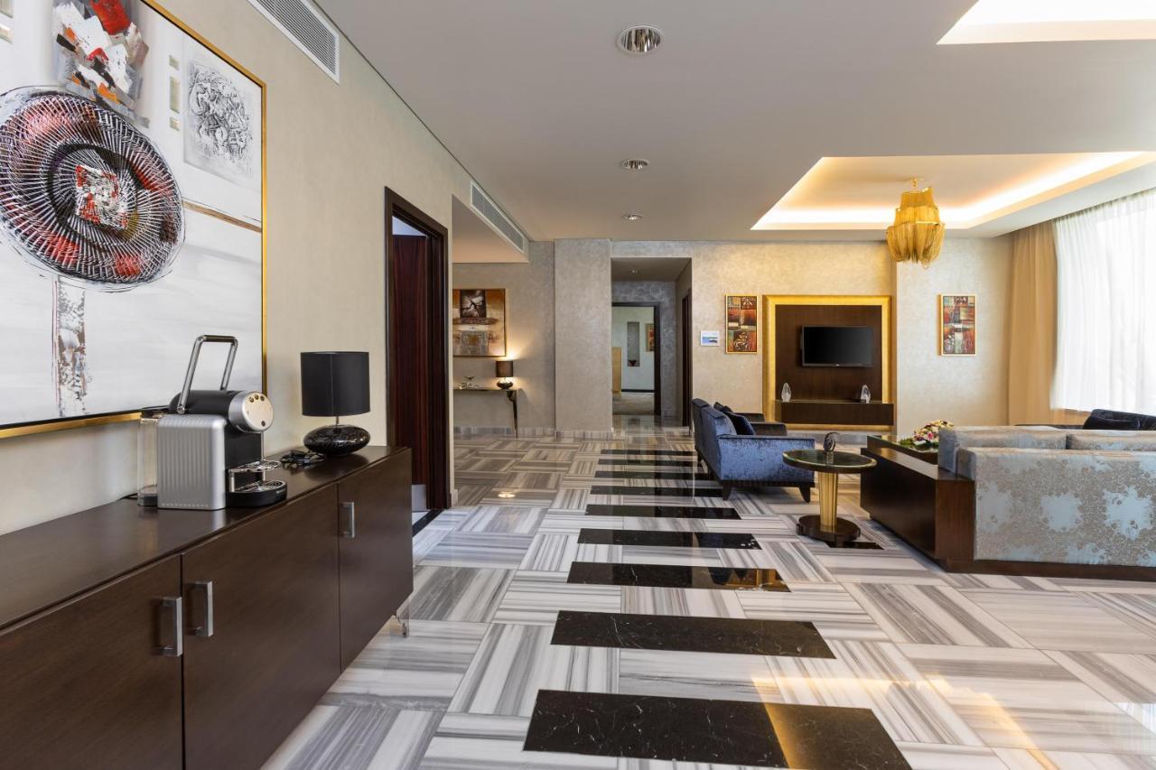 利雅得皇冠假日酒店 - Rdc酒店与会议中心 利雅德 外观 照片 A suite at the hotel