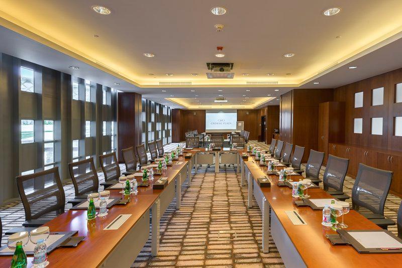 利雅得皇冠假日酒店 - Rdc酒店与会议中心 利雅德 外观 照片 Meeting room