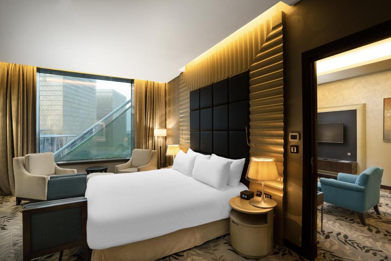 利雅得皇冠假日酒店 - Rdc酒店与会议中心 利雅德 外观 照片 A suite at the hotel